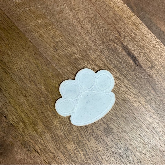 Dog paw iron on patch 🐾 - Picture 2 of 4